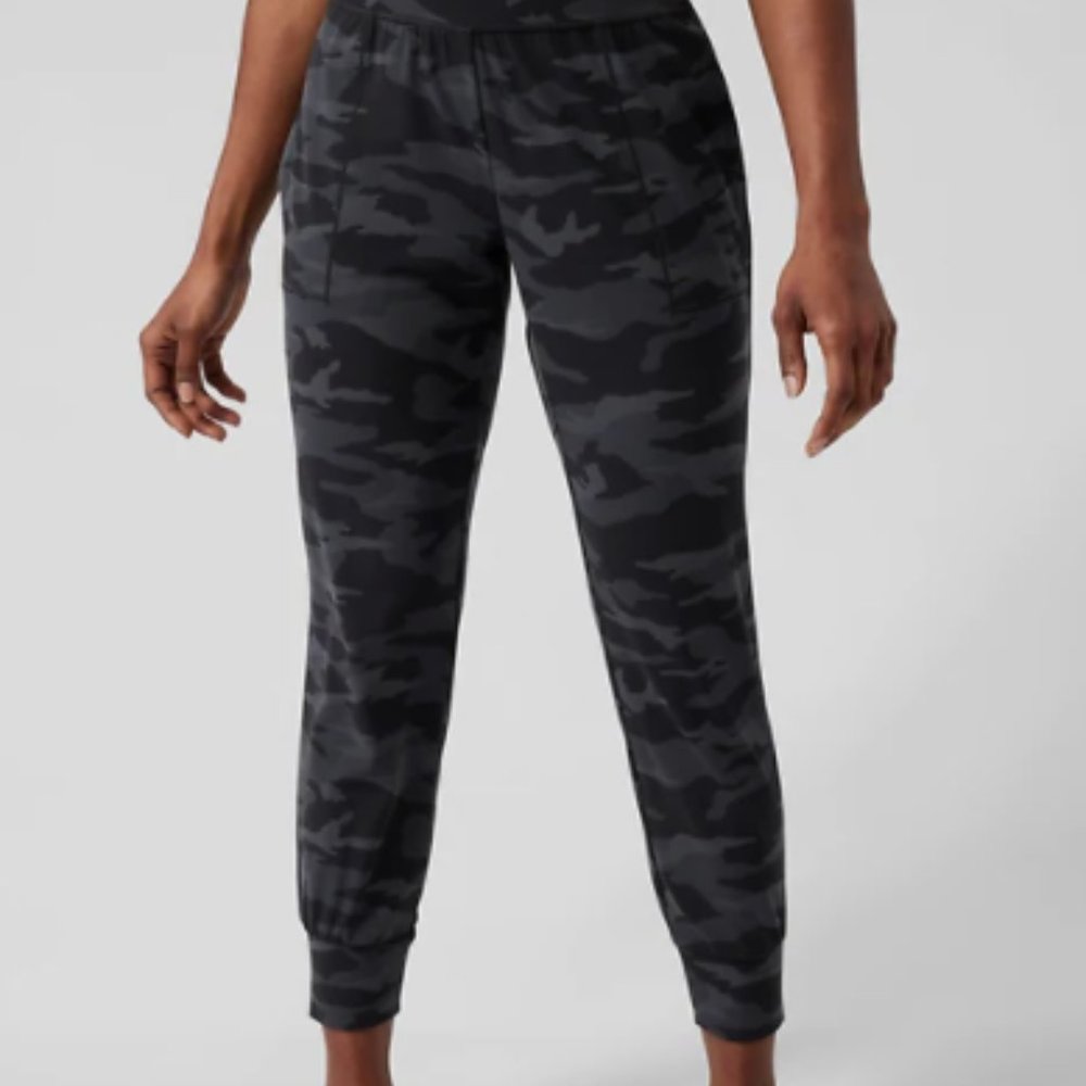 Athleta Salutation Joggers - Camo
